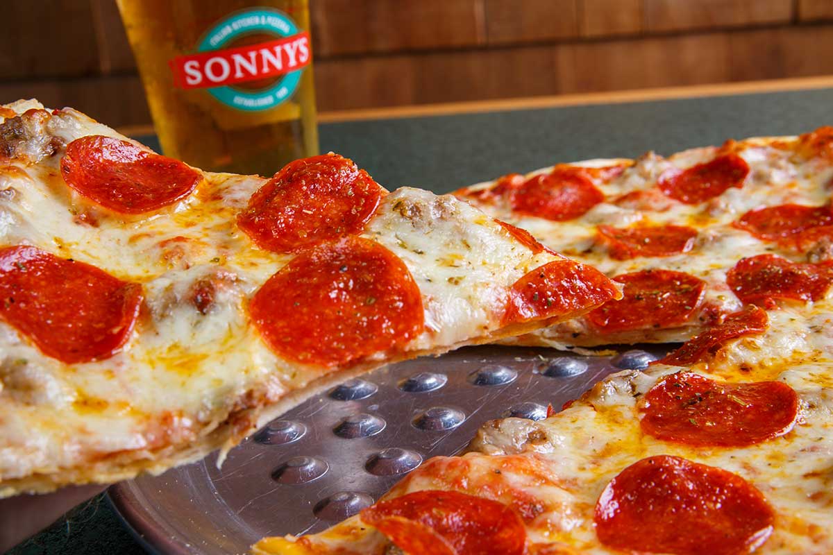 Sonny's Italian Kitchen and Pizzeria in Door County Wisconsin on Sturgeon Bay serves the best pepperoni pizza and beer