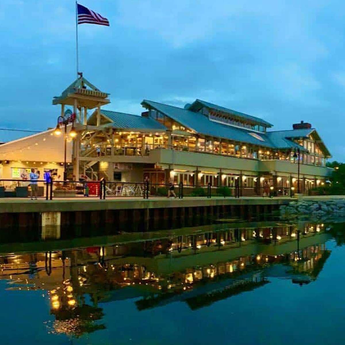 Sonny's Italian Kitchen and Pizzeria in Door County Wisconsin on Sturgeon Bay outdoor waterfront dining and bar