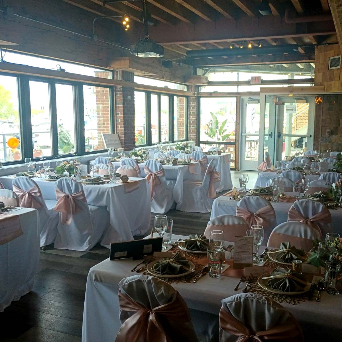 Weddings and special private events table seating at Sonny's Italian Kitchen and Pizzeria in Door County Wisconsin on Sturgeon Bay